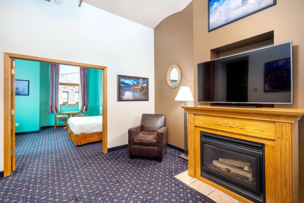 The Suites Hotel At Waterfront Plaza Duluth Exteriör bild