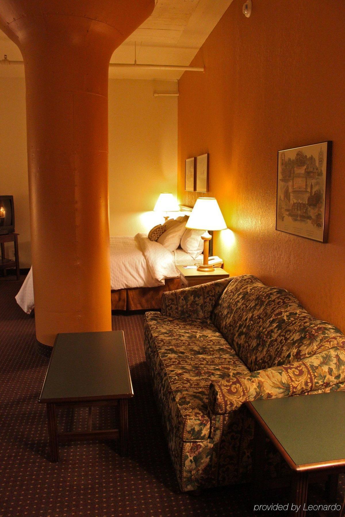 The Suites Hotel At Waterfront Plaza Duluth Rum bild